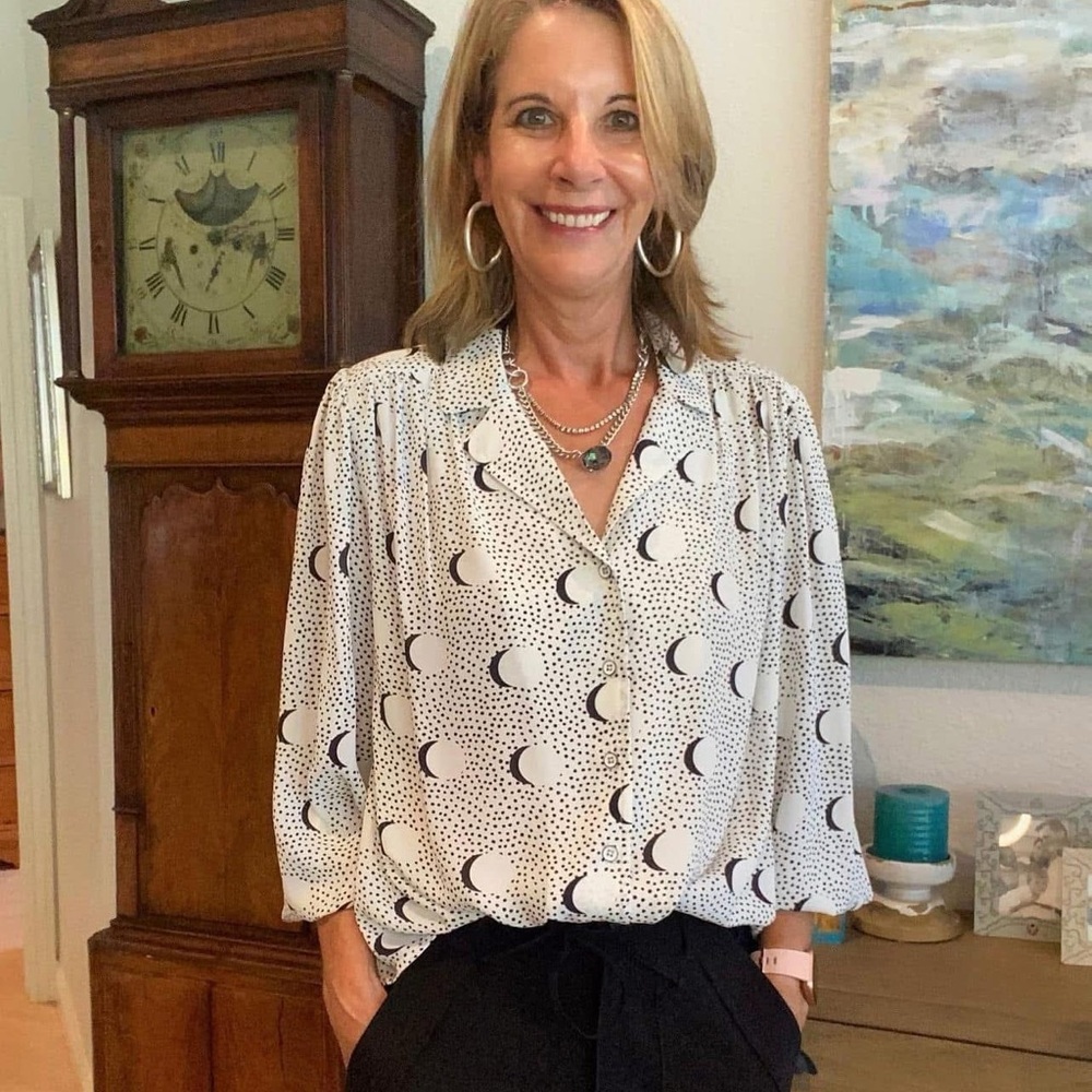 Cabi style #4340 Eclipse Blouse-EUC-Fall 2022 - Picture 2 of 6